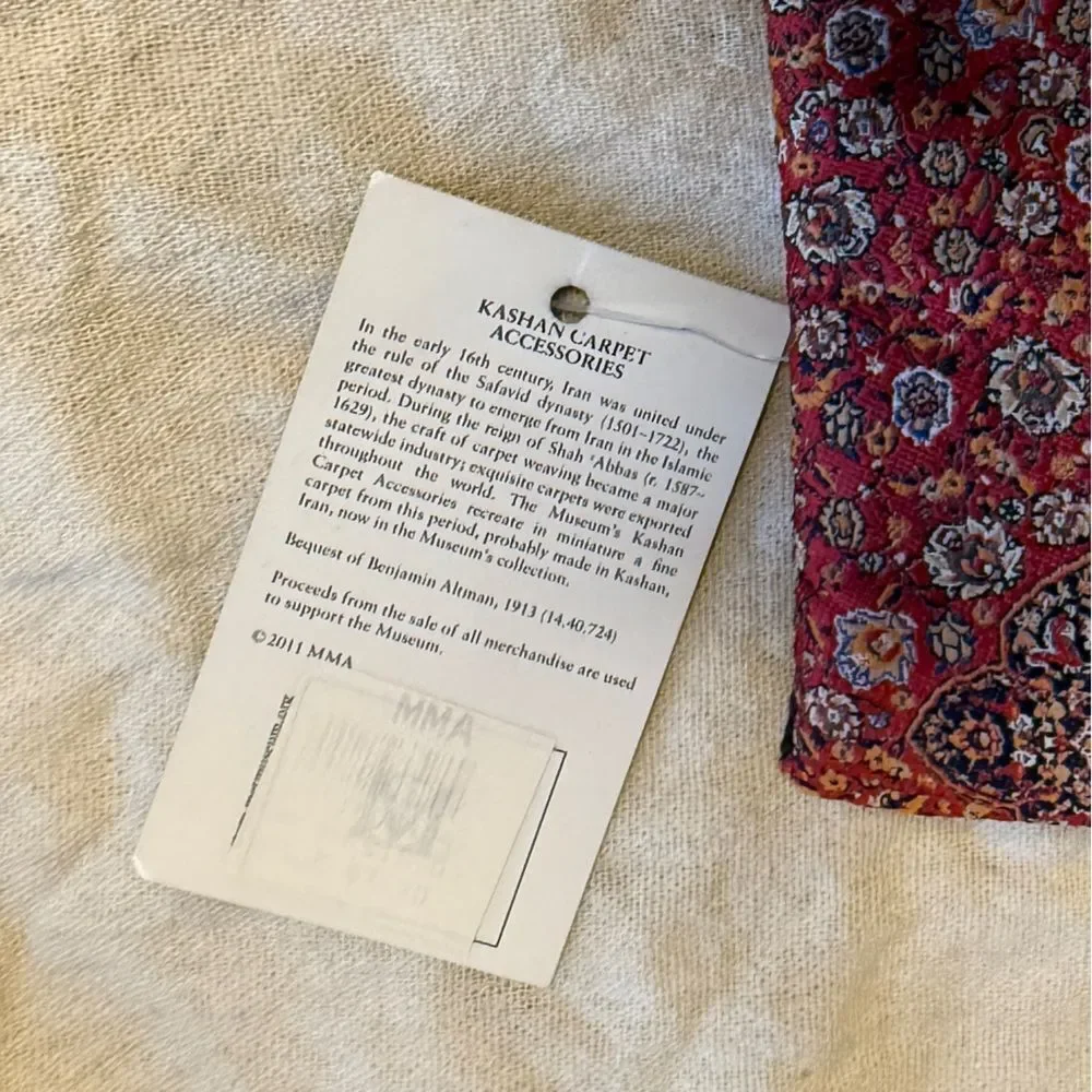 New with Tags MET Museum Kashan Carpet Themed Accessory